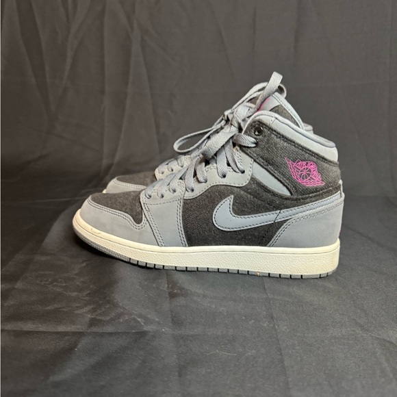 Jordan Kids Sneakers in Gray and Black with Pink Details - Picture 6 of 10